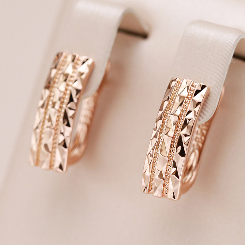 Elegant gold earrings