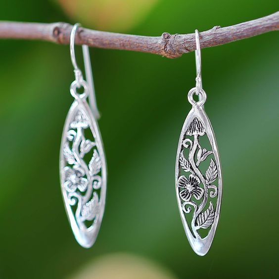 Hollow dangling vintage earrings